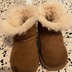 UGGS Mini Bailey 9